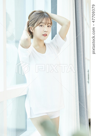 年輕的女人 年輕的女人 47709379