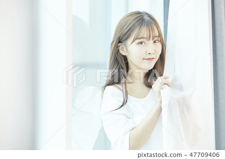 年輕的女人 47709406