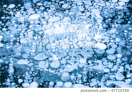 "Hokkaido" Ice bubble · natural phenomenon "Lake Bunpei" "Hokkaido" Ice bubble · natural phenomenon "Lake Bunpei" 47710789