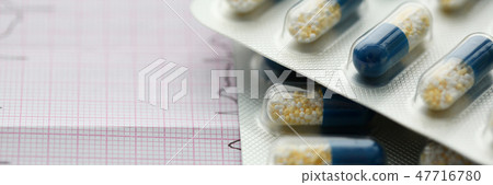 The capsule pill in a blister pack lies 47716780