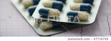 The capsule pill in a blister pack lies 47716784