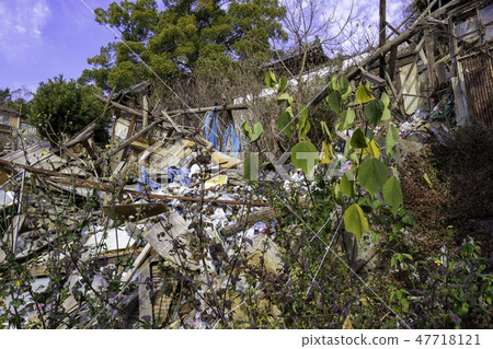 尾道倒塌廢棄的老房子 47718121