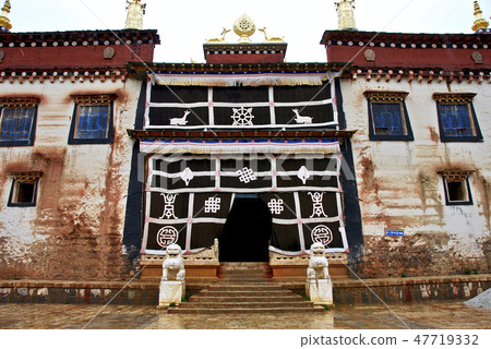 Song Yonglin Temple of Yunnan Shangri-La 47719332