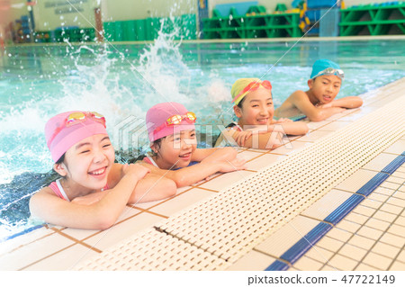 Swimming school image 47722149