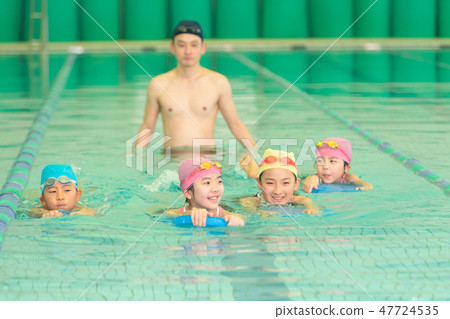 Swimming school image 47724535