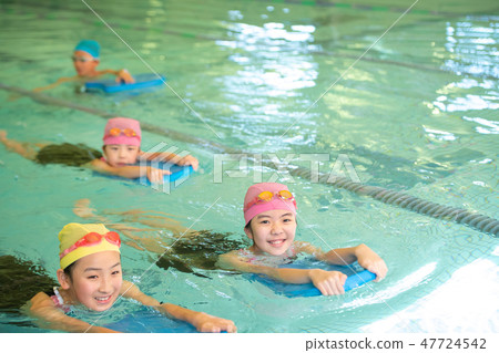 Swimming school image 47724542
