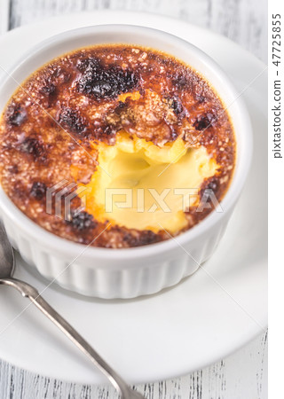 Creme brulee in the pot Creme brulee in the pot 47725855