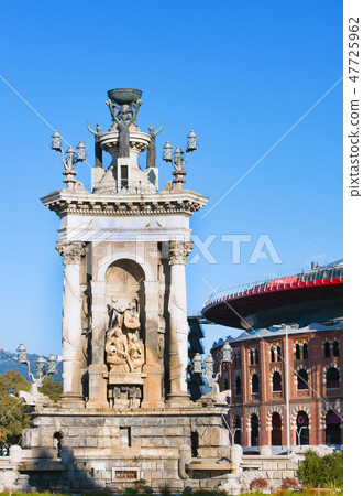Famous fountain on Placa d'Espanya, Barcelona Famous fountain on Placa d'Espanya, Barcelona 47725962