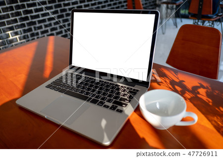 mock up Using laptop with blank screen mock up Using laptop with blank screen 47726911