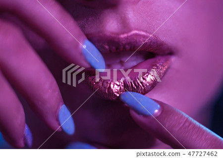 Stylish girl Model with golden lips and bright nails. Stylish girl Model with golden lips and bright nails. 47727462