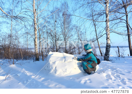 Happy woman building an igloo , Siberia, Russia 47727878