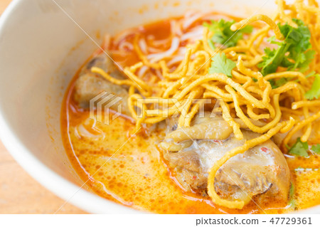 Curry noodles with chicken (Northern Thai food) 47729361