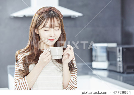 廚房，家庭主婦，年輕女子 47729994