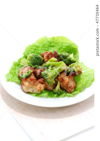 炒鹽西蘭花和雞肉 47730464