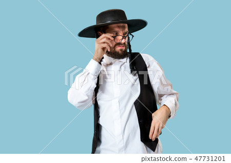 Portrait of a young orthodox Hasdim Jewish man Portrait of a young orthodox Hasdim Jewish man 47731201