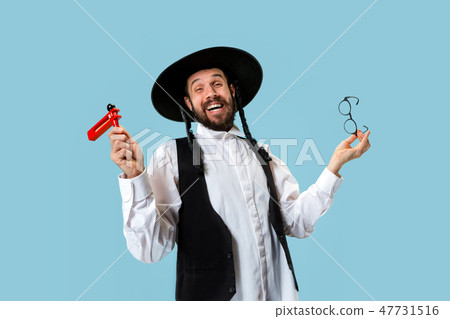Portrait of a young orthodox Hasdim Jewish man Portrait of a young orthodox Hasdim Jewish man 47731516