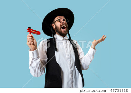 Portrait of a young orthodox Hasdim Jewish man Portrait of a young orthodox Hasdim Jewish man 47731518