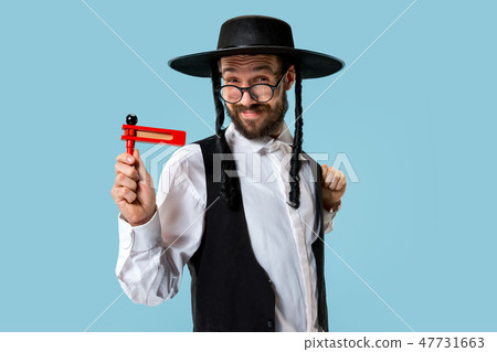 Portrait of a young orthodox Hasdim Jewish man Portrait of a young orthodox Hasdim Jewish man 47731663