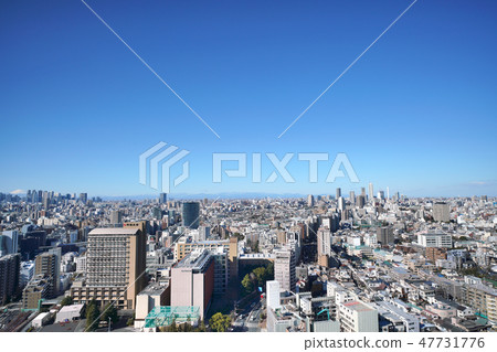 日本東京城市景觀希望在池袋等富士山，新宿二級市中心和摩天大樓群 47731776