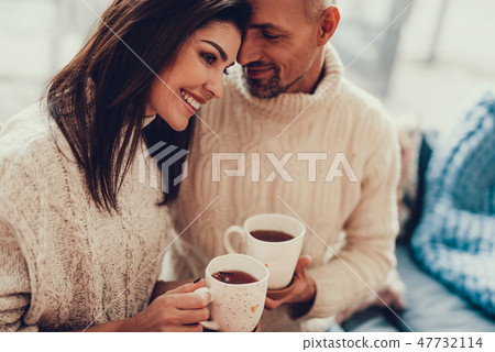 Attractive woman sitting in cafe with her man 47732114