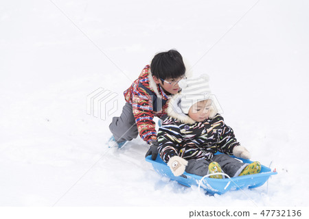 兄弟雪橇雪橇雪橇滑雪冬天 47732136