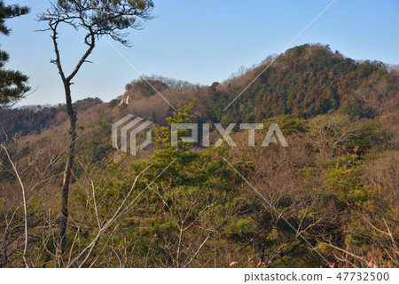 A large mountain seen from the middle point of the ridge from the mountain top of Oyama mountain top of Fuji to Nishi Fuji A large mountain seen from the middle point of the ridge from the mountain top of Oyama mountain top of Fuji to Nishi Fuji 47732500