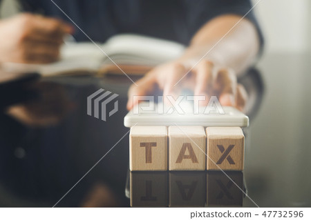 owner Sitting on the annual tax calculation owner Sitting on the annual tax calculation 47732596