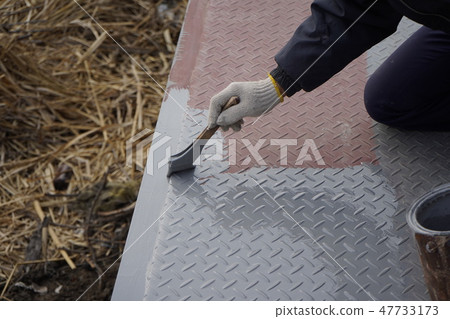 使用油漆 47733173