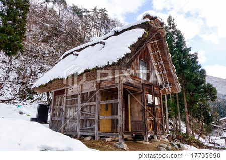 Historic Village of Shirakawago at winter 47735690