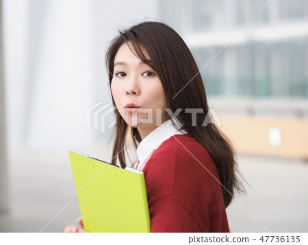 Returned business woman 47736135