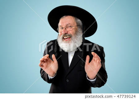 Portrait of old senior orthodox Hasdim Jewish man 47739124