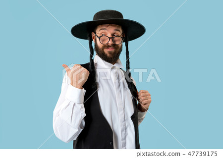Portrait of a young orthodox Hasdim Jewish man Portrait of a young orthodox Hasdim Jewish man 47739175