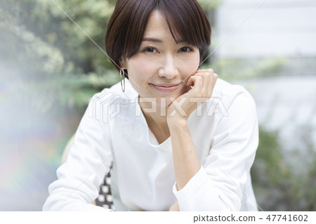Women Outdoor Portrait Women Outdoor Portrait 47741602