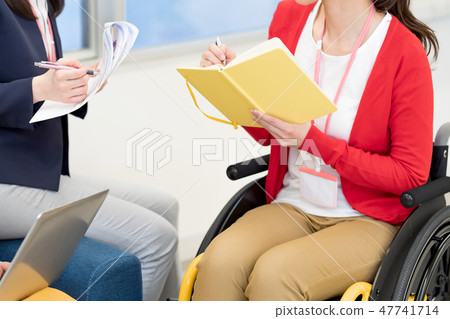 [Materials supervised by the Japan Universal Manners Association] Business woman, office, wheelchair, meeting, faceless 47741714