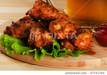Crispy chicken wings in breadcrumbs Crispy chicken wings in breadcrumbs 47741764