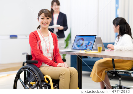 [Materials supervised by the Japan Universal Manners Association] Business woman, office, wheelchair, meeting 47742983