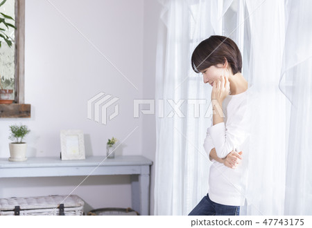 Female portrait 47743175