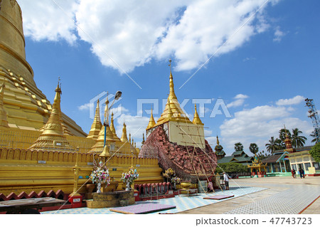 Take photo the Shwemawdaw Pagoda,tallest pagoda Take photo the Shwemawdaw Pagoda,tallest pagoda 47743723