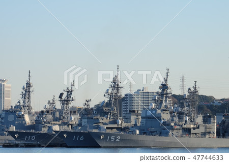 在橫須賀基地停泊的護航船 在橫須賀基地停泊的護航船 47744633