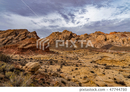 Desert Canyonland Desert Canyonland 47744780