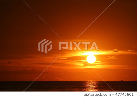 sun dawn back on morning sky silhouette cloud sea sun dawn back on morning sky silhouette cloud sea 47745601