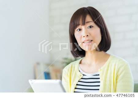 Mother using tablet Middle-aged woman full-time housewife Mother using tablet Middle-aged woman full-time housewife 47746105