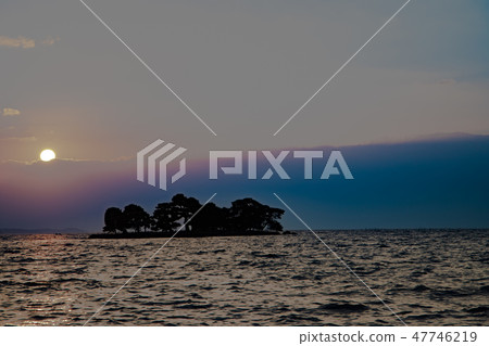 Lake Shinji Sunset 47746219