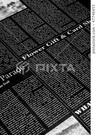 英文報紙，白色字母 47746455