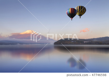 Hot air balloon flying over the lake Fuji 47746598