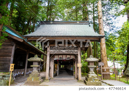 Nagano Suwa Taisha Shrine Shonomasa entrance gate and two pillars 47746614