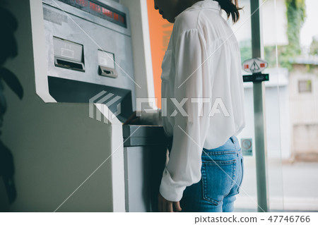 atm 自動櫃員機 女生 47746766