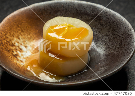 蓬鬆的蘿蔔煮熟的日本蘿蔔 蓬鬆的蘿蔔煮熟的日本蘿蔔 47747080