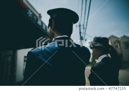 警察 敬禮 男人 47747235