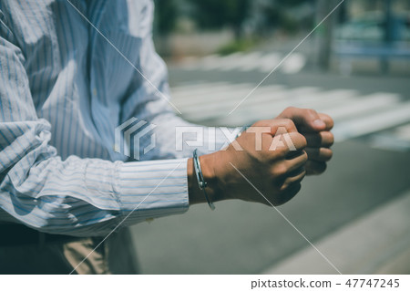 逮捕 手銬 罪犯 47747245